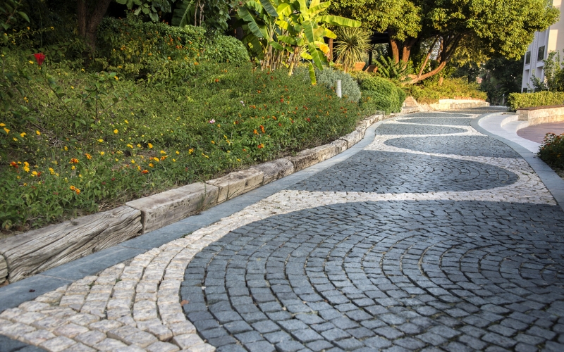 Circular pattern cobblestone driveway.